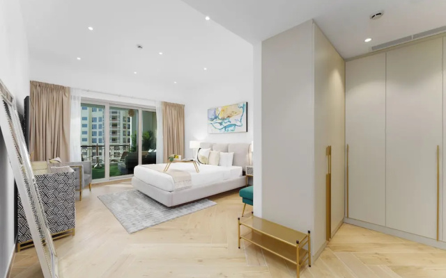 Maison Privee - High-End Palm Apt w/ Picturesque Seafront Views