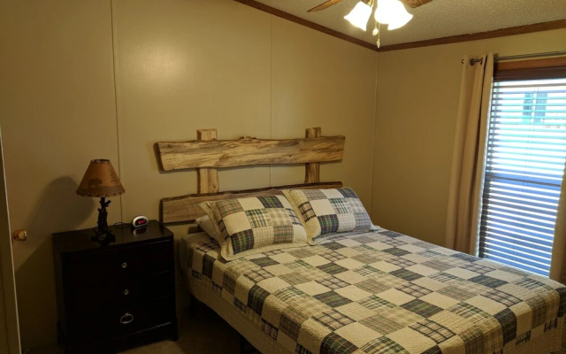 Trails End Cabins & Motel