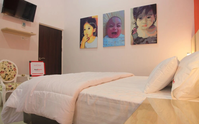 RedDoorz near Plaza Marina 2