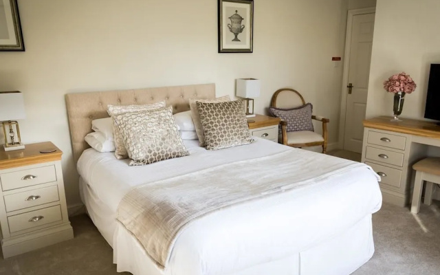 Cricketfield House - Guest House