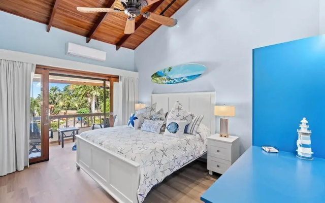 Stylish 2-Bedroom Beach Condo with Ocean-View Deck, Lush Pool Area & 2-Minute Walk to Flamingo Beach