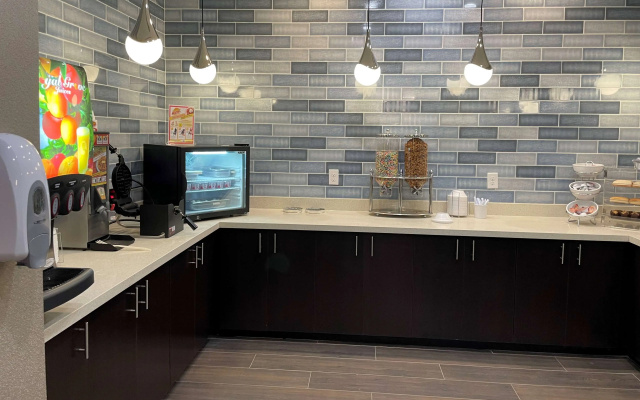 Hawthorn Extended Stay by Wyndham Sulphur (Lake Charles)