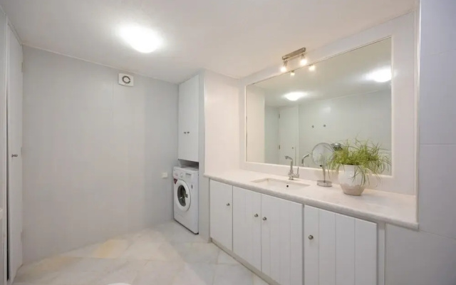 B4 Cycladic Home for 6 by the Beach