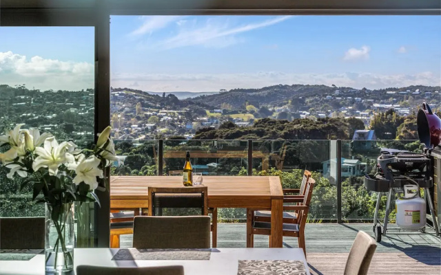 Taonga with panoramic sea views