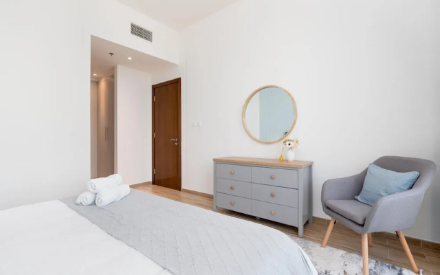 SuperHost - Luxury Apt with Panoramic Burj and Canal Views
