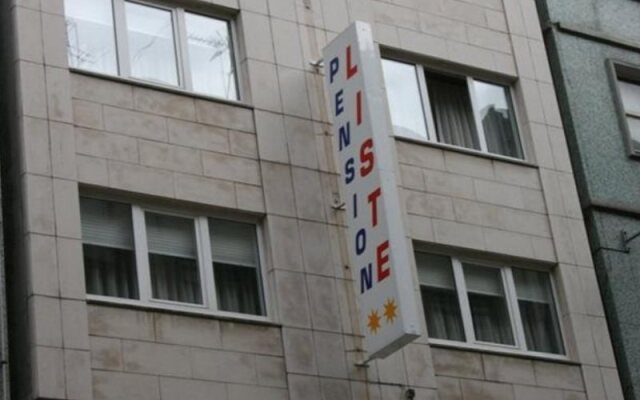 Отель Hostal Liste Station вид на фасад