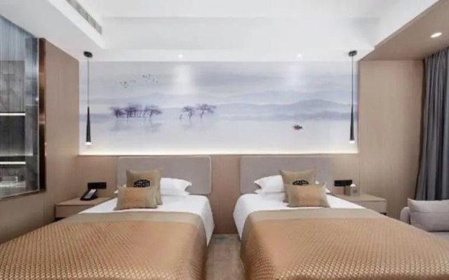 RuiLi Blossom Hotel