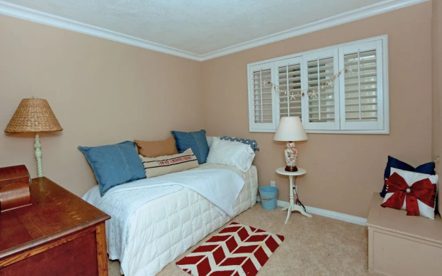 6302 W. Ocean Front (68447)
