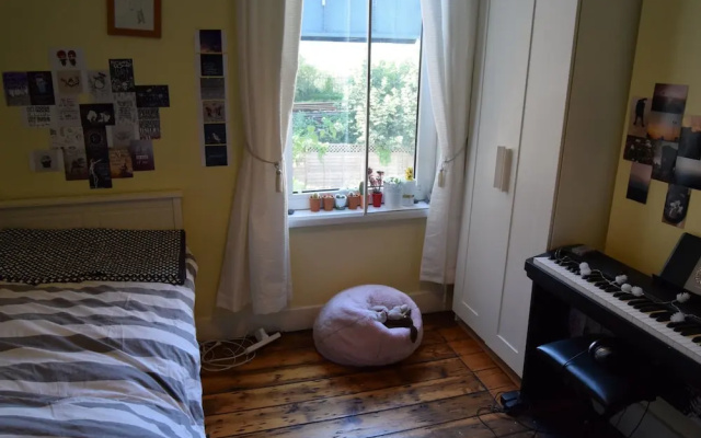 Country Style 3 Bedroom Victorian House