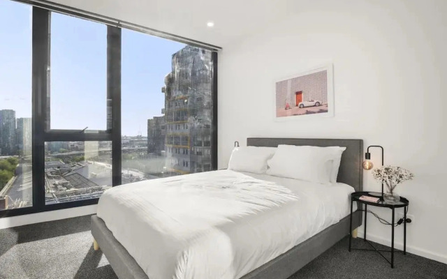 Elegant 2-bed With Superb Views & Amenities