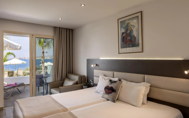 Queen's Bay Hotel