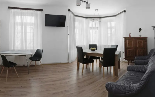 Iezer Residence