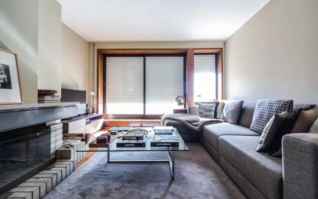 DAHome - Collector's Luxurious Apartment