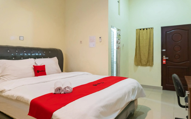 RedDoorz near Titi Bobrok Medan 2