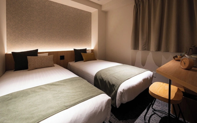 R Hotel Namba East