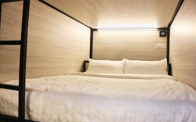 1992 Capsule Hotel - Hostel