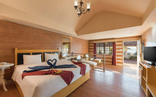 White Rock Waterpark and Beach Hotel