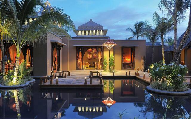 Отель Beachcomber Trou aux Biches Resort & Spa вид на фасад