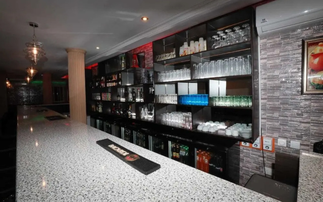 Parigha Hotel