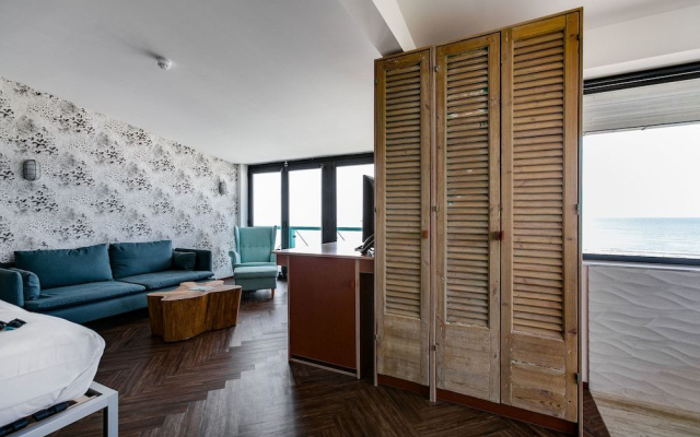 Beachhouse Hotel