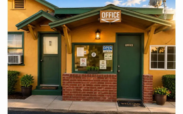 Oak Motel Modesto CA