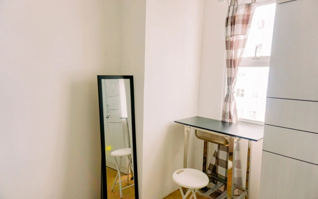 Warm And Simply Look Studio Room Urbantown Serpong Apartment