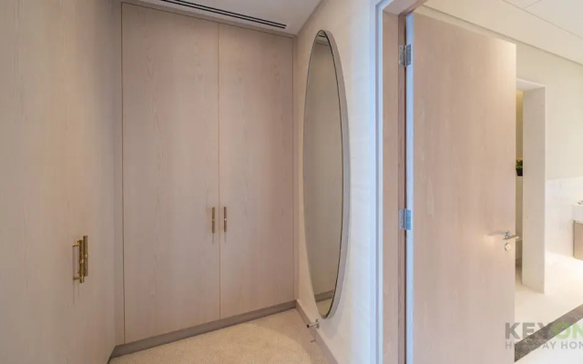 KOHH – 1BR in The Palm Tower