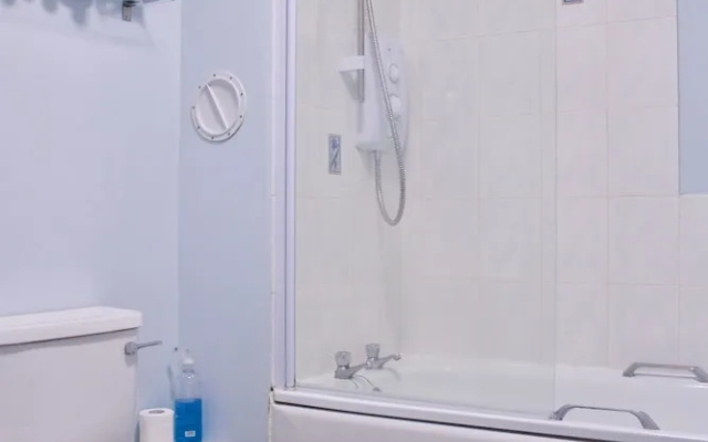 Spacious 2 Bedroom Flat