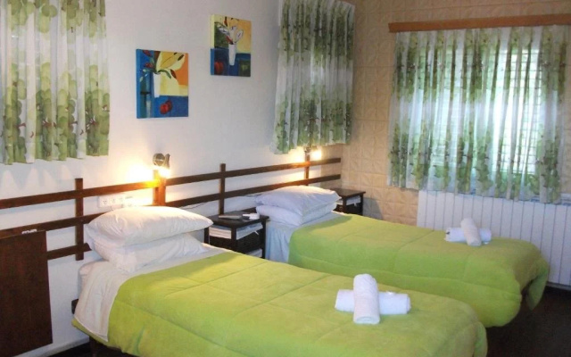 Safed Inn
