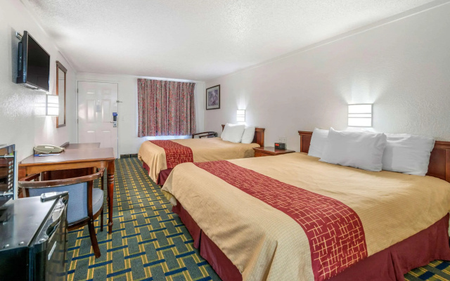 Knights Inn - Hilliard