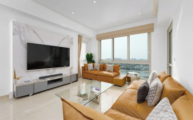Maison Privee - High-End Palm Apt w/ Picturesque Seafront Views