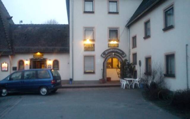 Hotel-Restaurant Hellmann вид на фасад
