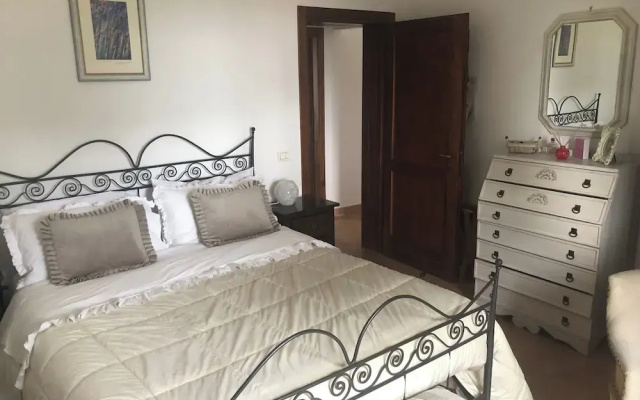Tranquil Location With Views of Lake Trasimeno!