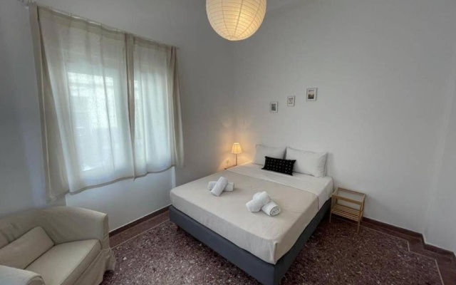 PANOS ROOMS Modern 3-Bedroom apartment