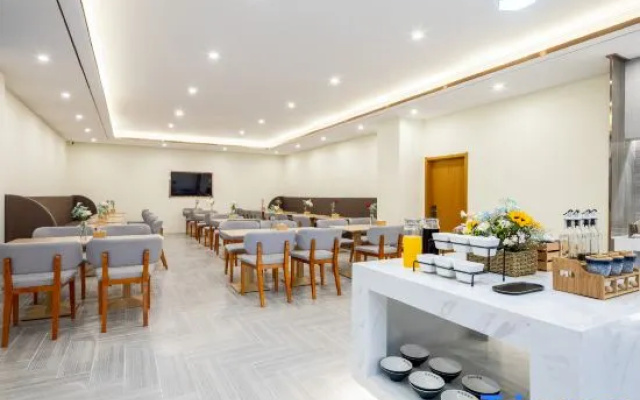 Starway Hotel (Tongliao Mingren Avenue)