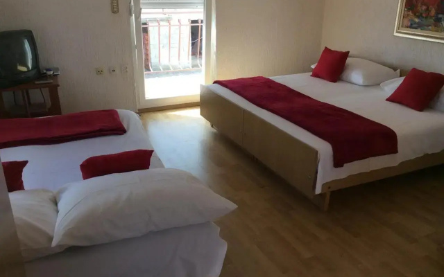Lovely Apartment in Pirovac With Balcony
