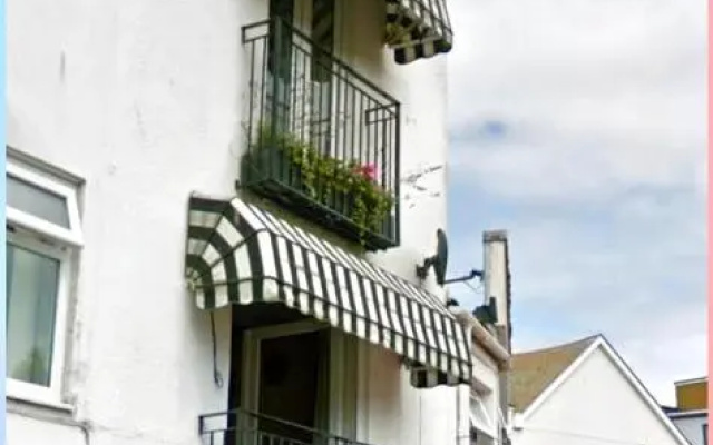 Teign Townhouse within reach of the beach