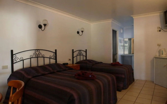 Bottlebrush Motel