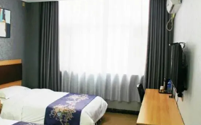 Huaying Select Hotel (Zhengguang Road High-speed Railway Station)