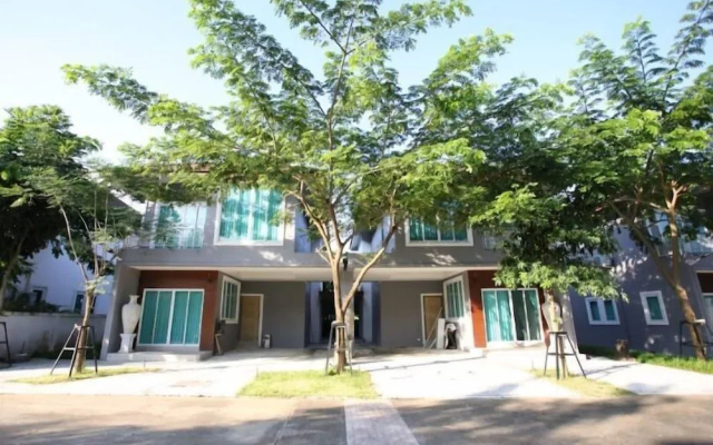 Happyland Residence