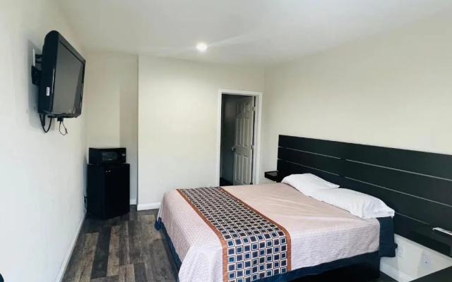 Holly Park Motel near LAX