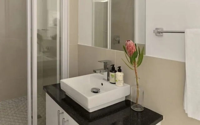 Modern 2-bed Green Point Haven Stylish Central