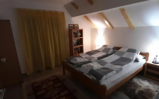 Ravne weekend house
