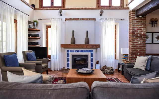 1144 Villa la Perla