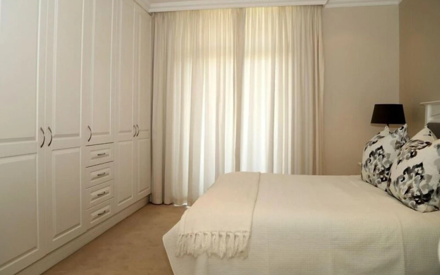 801 Oyster Schelles - Near Umhlanga Rocks Beach