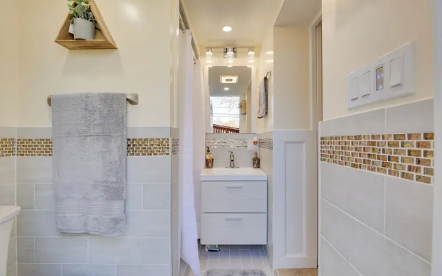 Cozy & Convenient Elmont Retreat w/ Patio!