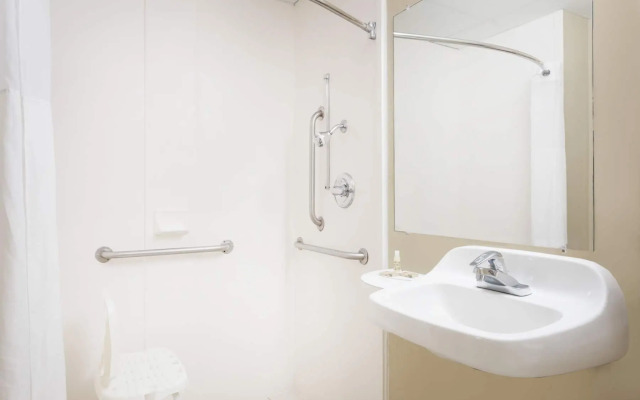 Wingate by Wyndham Savannah Gateway