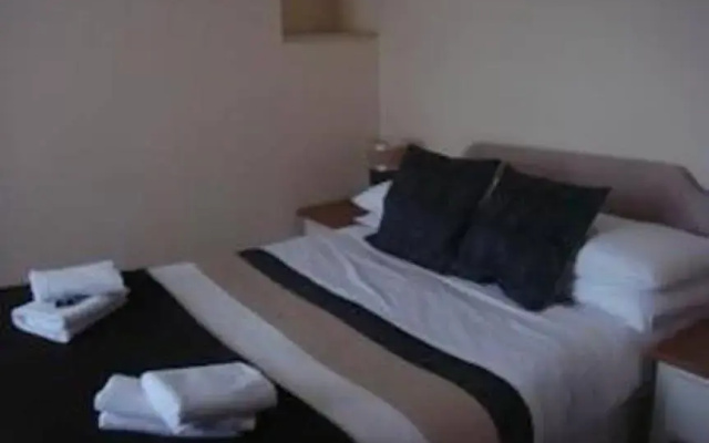 Cross Street Guesthouse