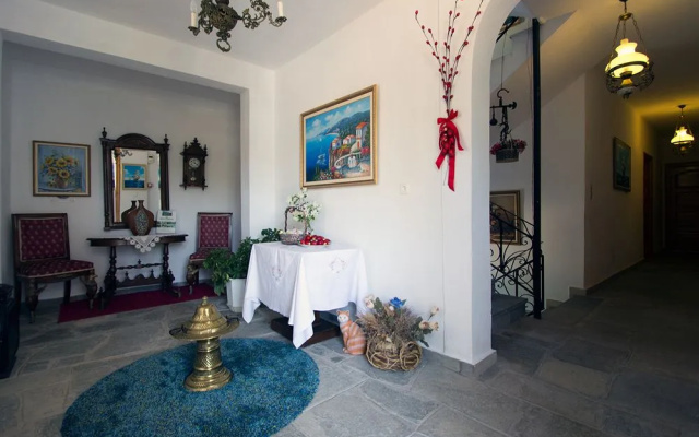Pantheon Studios Apartments