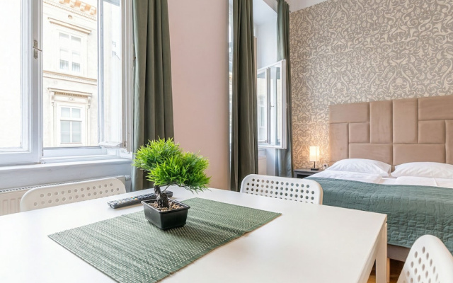 Lovely 2BR Near Belvedere Palace